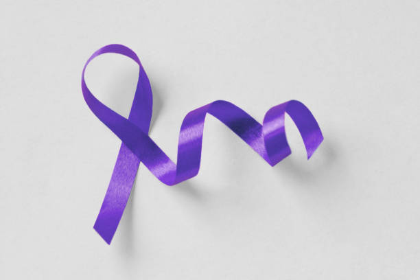 lazo morado representando el día mundial de la fibromialgia